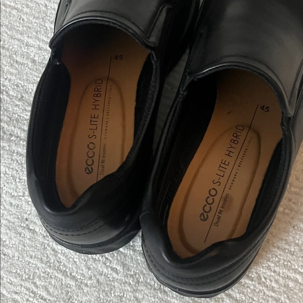 ECCO Men's Classic Black Slip-On Loafers - Picture 8 of 10